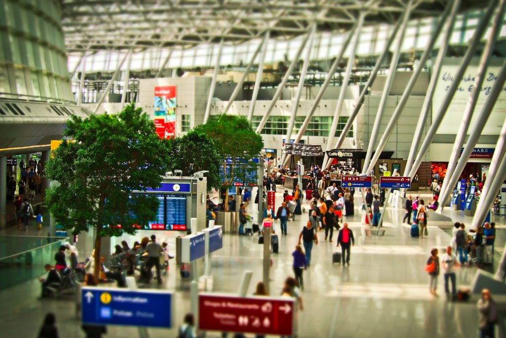 airport-1515448_1920