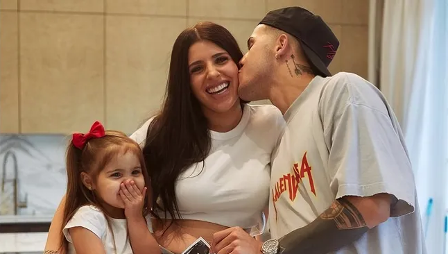 Enzo fernandez, valentina cerbantes y su hija oliva confirman el embarazo